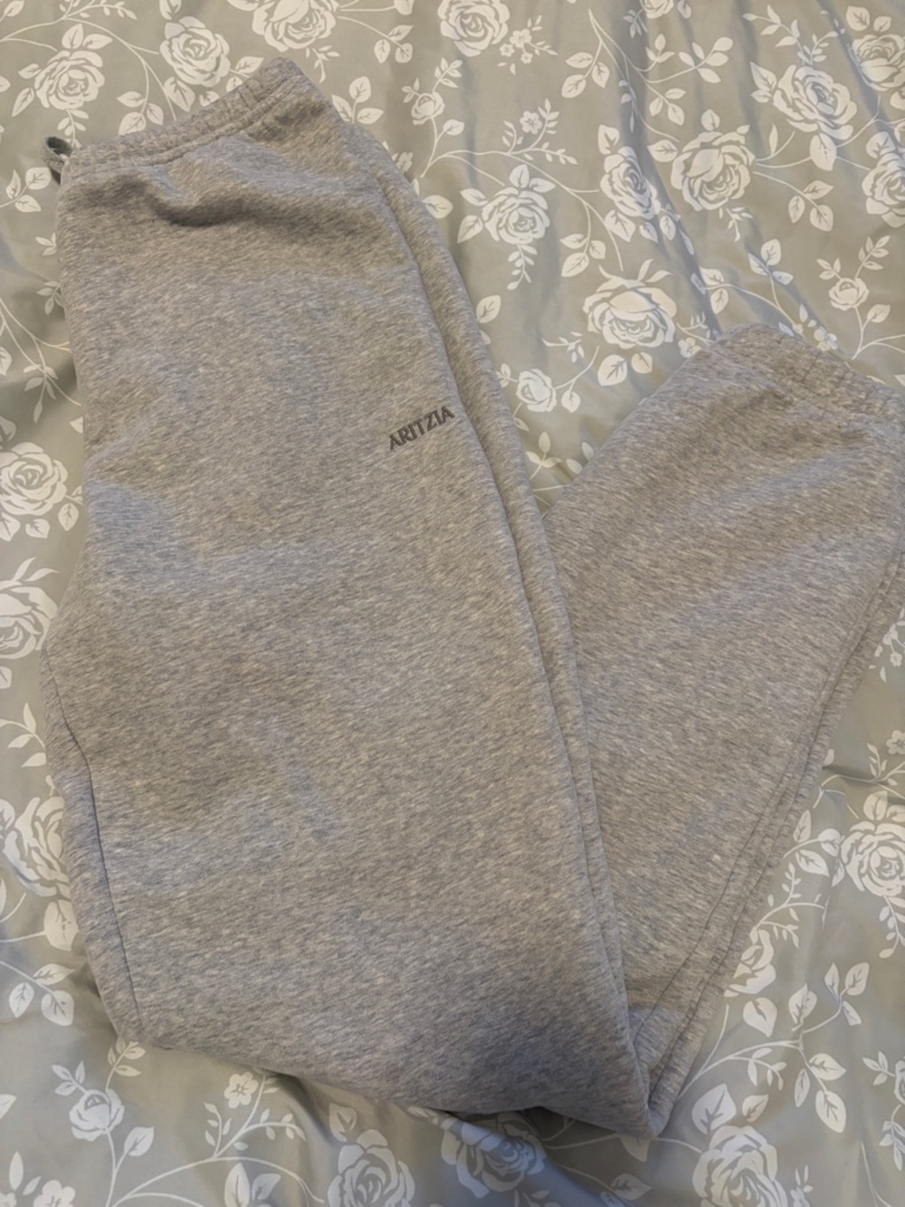 Aritzia womens Gray Sweatpants size medium